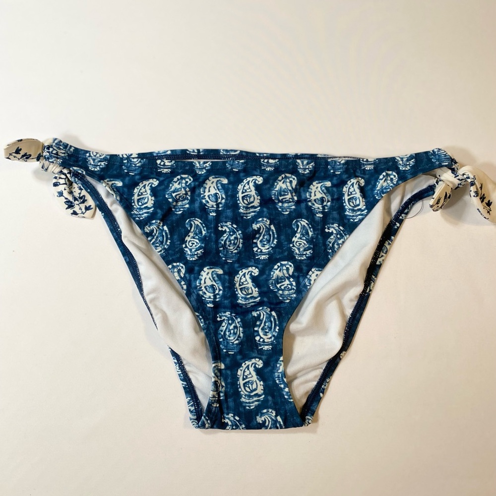 Lauren Ralph
Lauren Side tie swimsuit bottom